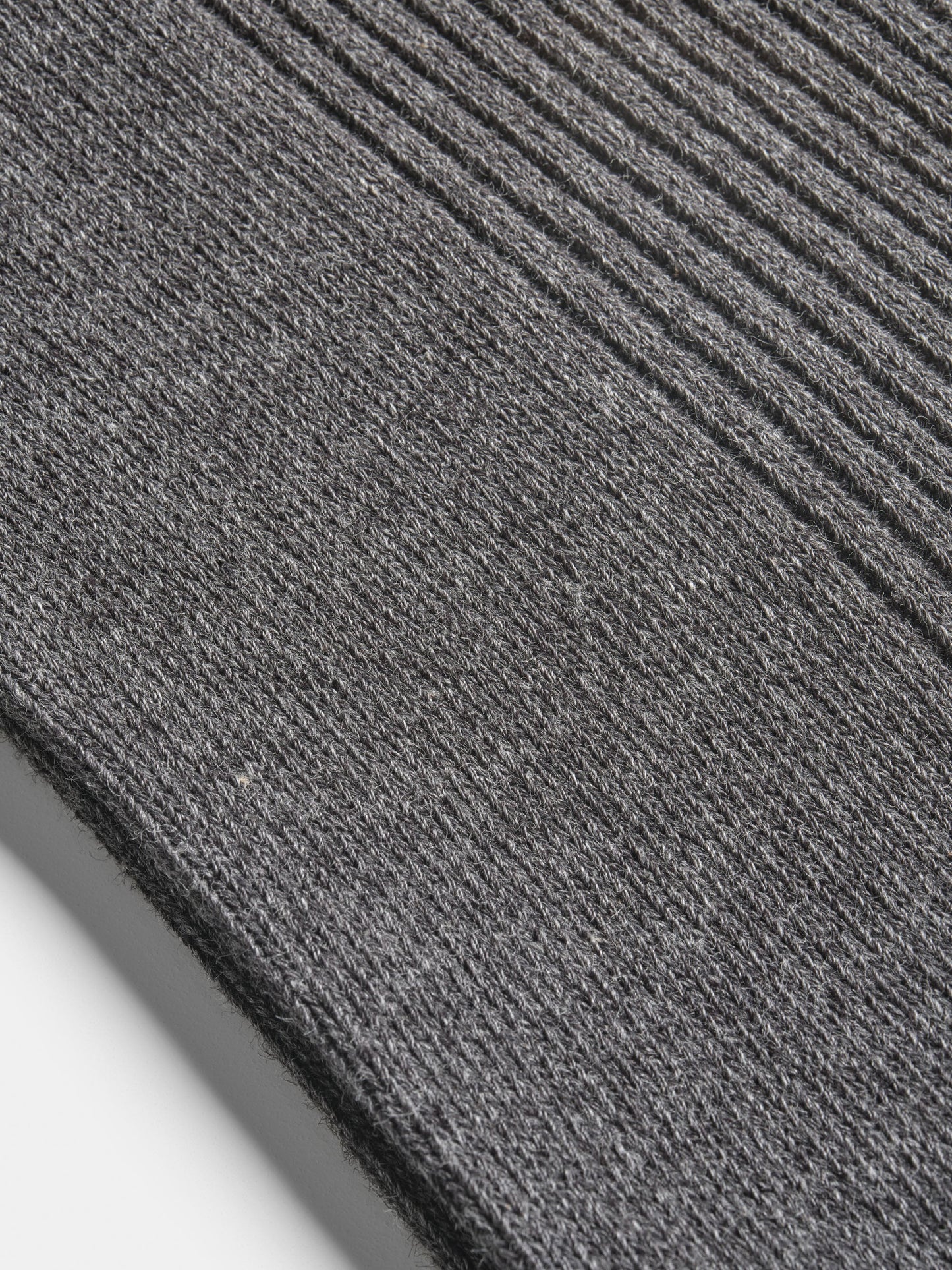 THE CAMEO RIBBED ANKLE SOCKS