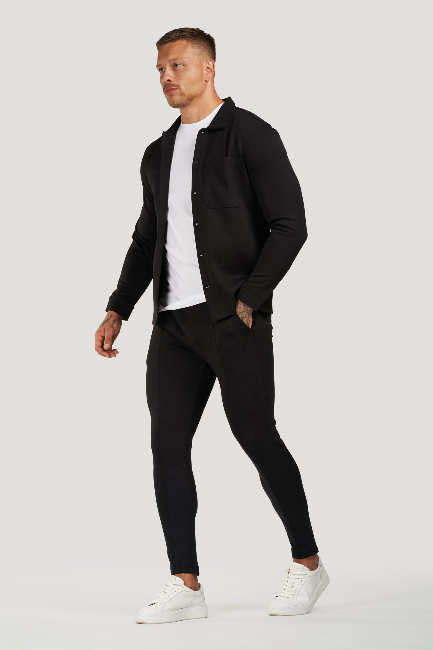 THE ATHLETIC JOGGER