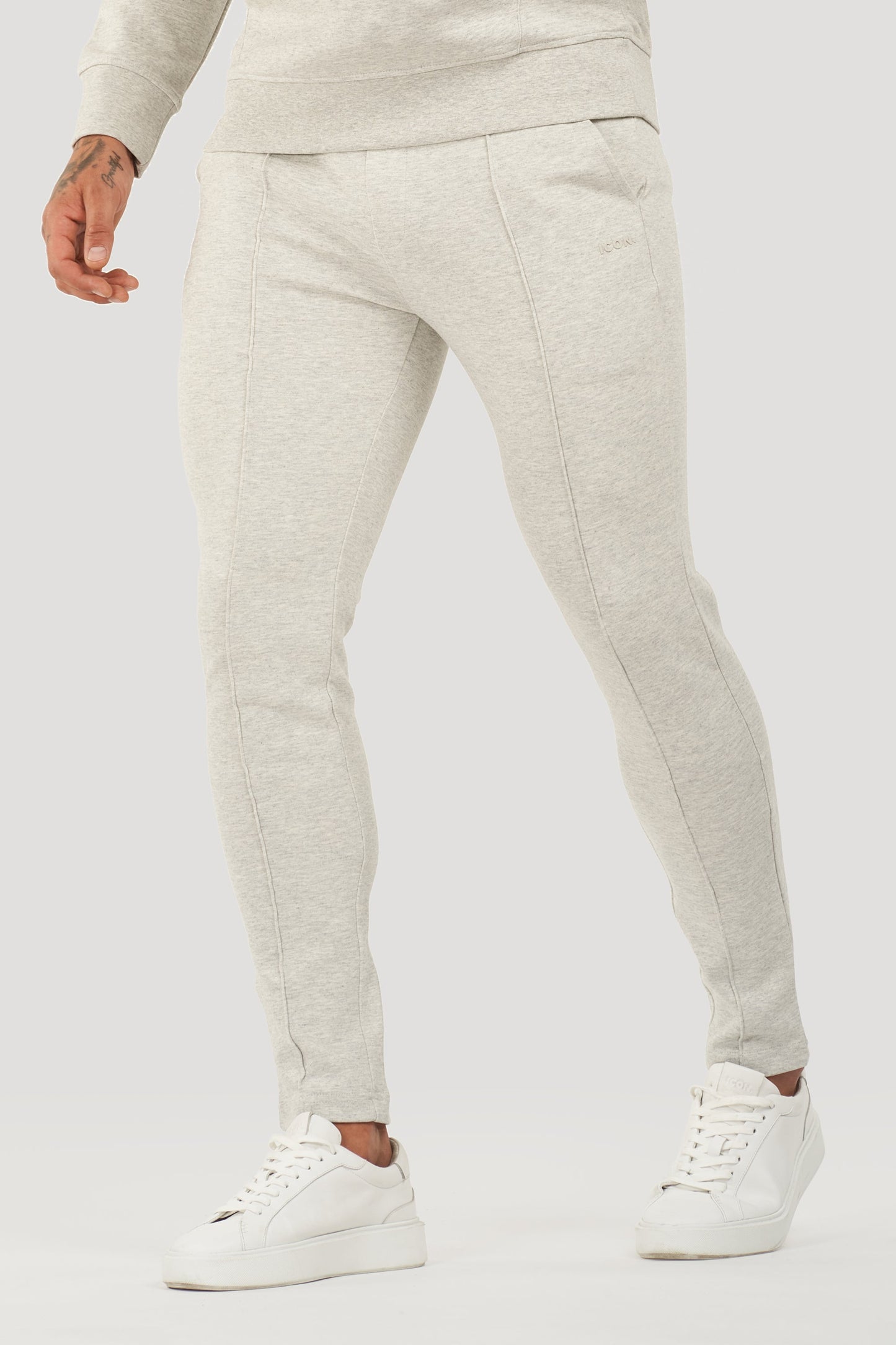 THE ATHLETIC JOGGER