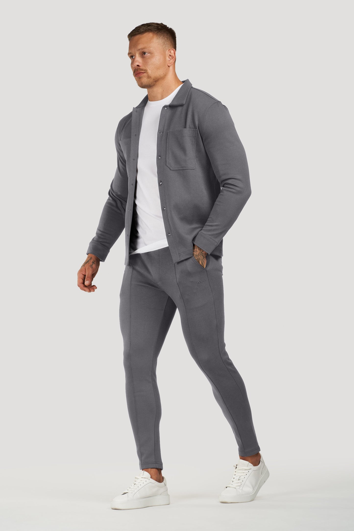 THE ATHLETIC JOGGER