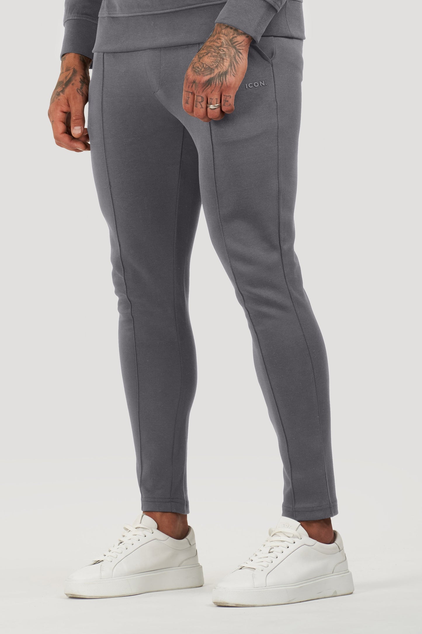 THE ATHLETIC JOGGER