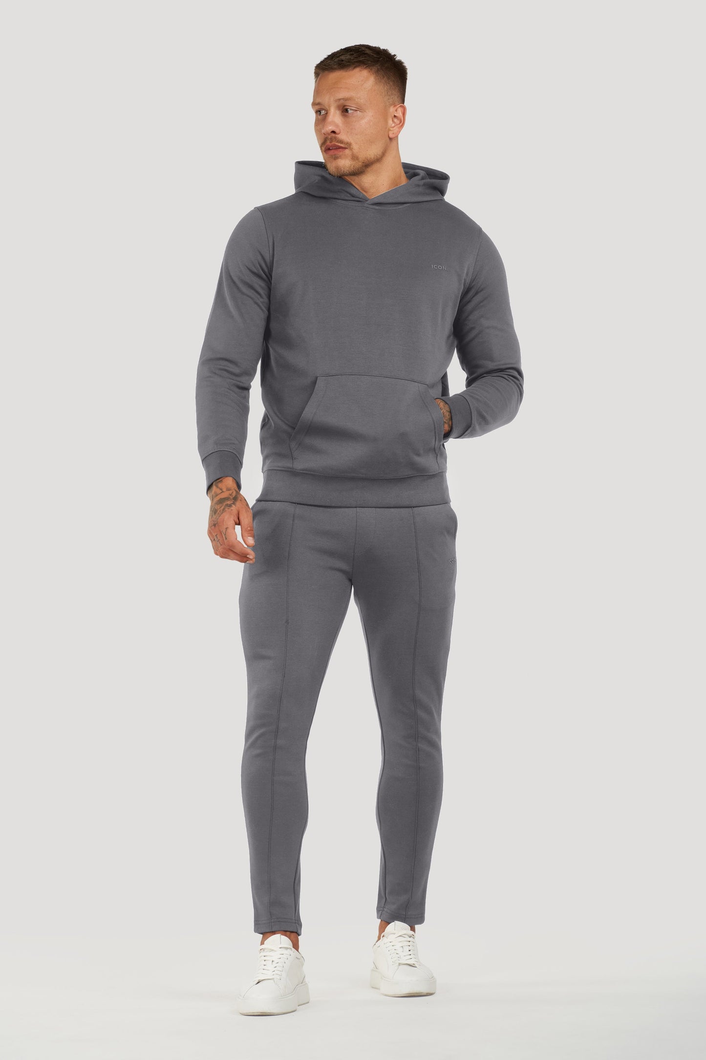 THE ATHLETIC JOGGER