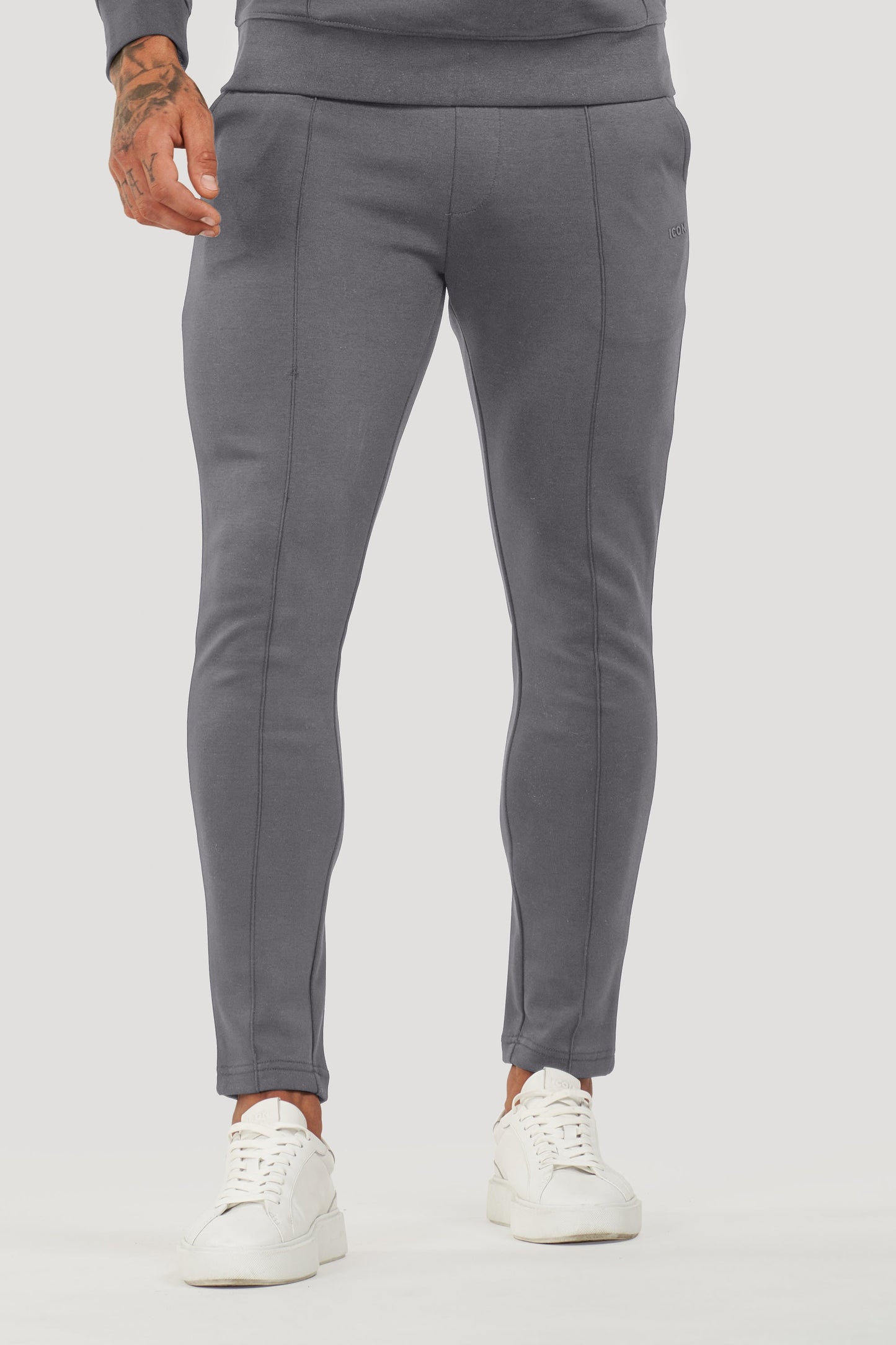 THE ATHLETIC JOGGER