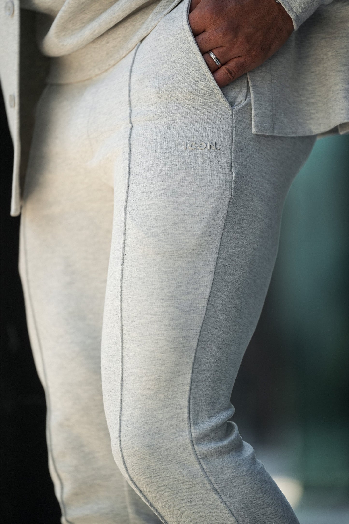THE ATHLETIC JOGGER